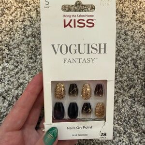 Brand New in box: KISS Vogueish Fantasy Nails: 28 nails